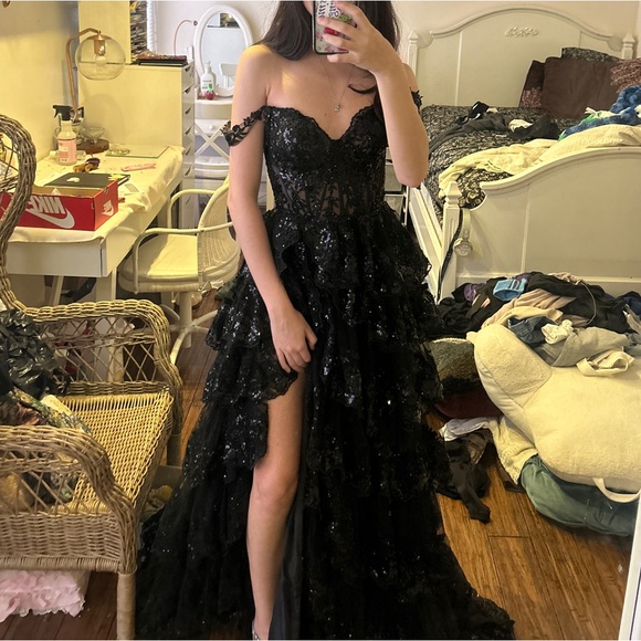 SHERRI HILL 55500 RUFFLE PROM GOWN BLACK 
‼️SHIPPED OUT MAY 5 EARLIEST‼️ - Picture 2 of 5